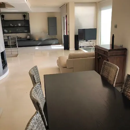 Atico-duplex Primera Linea De Playa En El Centro De 埃斯特波纳