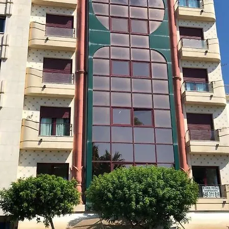 Atico-duplex Primera Linea De Playa En El Centro De 埃斯特波纳